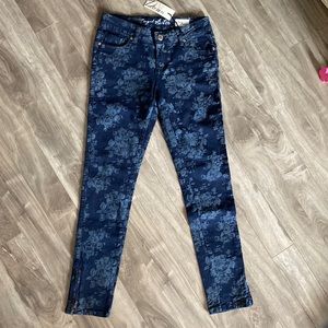 Foxy “Lucy” Skinny Jeans size 27